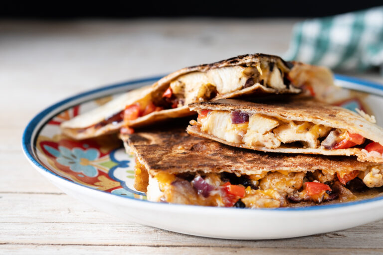 Πρωινό Burrito με Αυγά Scrambled, Τυρί και Σάλτσα: Το Απόλυτο Άνετο Φαγητό